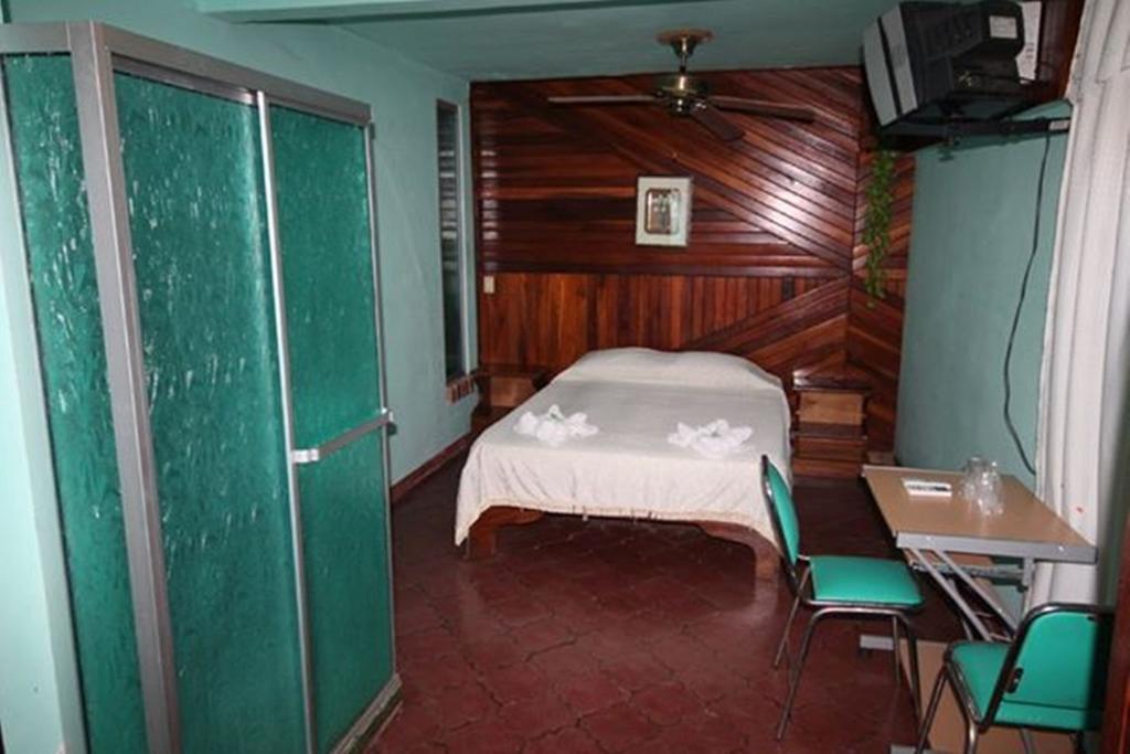 Hotel Jackie'S House Puntarenas Zimmer foto